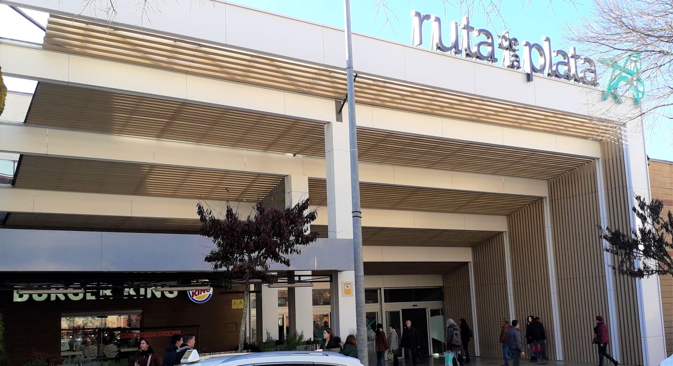 Locales en alquiler en Centro Comercial Ruta de la Plata | Cáceres