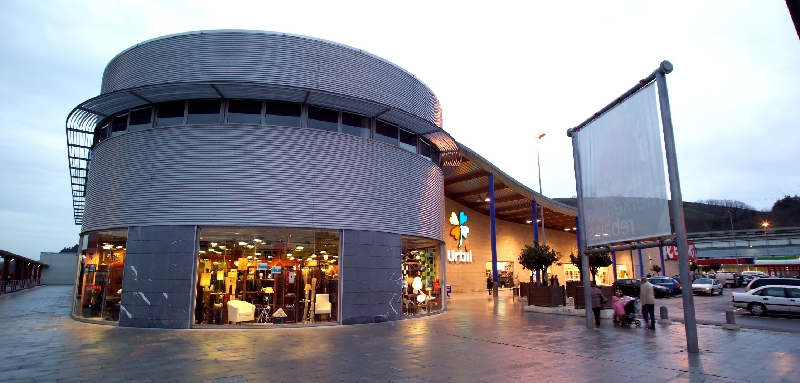 Locales en Alquiler en Centro Comercial Urbil