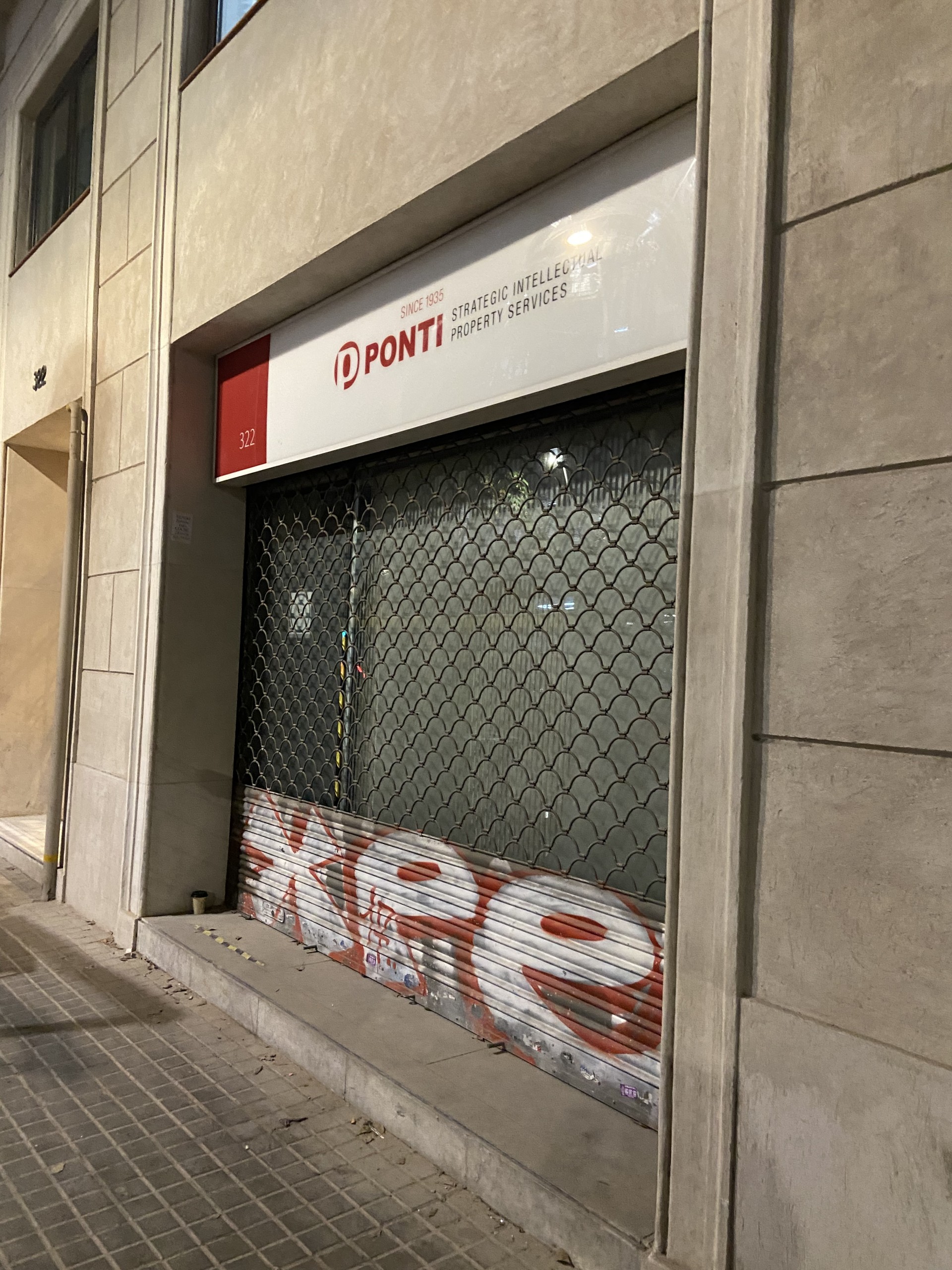 Local comercial en alquiler – Consell de Cent, 322 Barcelona, Eixample