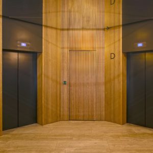 oficina-aquiler-barcelona-diagonal-605-ascensores.jpg