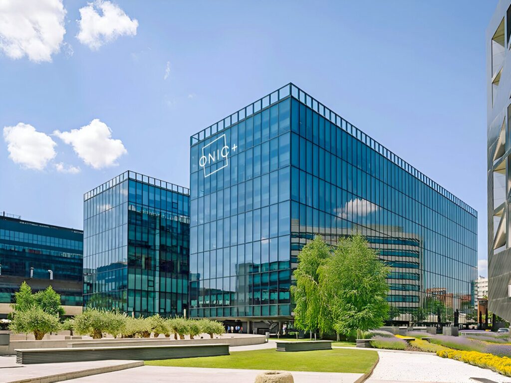 ALQUILER-OFICINAS-MADRID-P.E.-CRISTALIA-EDIFICIO-ONIC-PLUS-CALLE-VÍA-DE-LOS-POBLADOS-3-28033-MADRID-FACHADA.jpeg