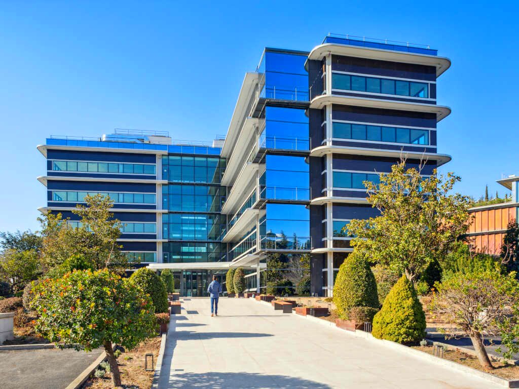 oficina-alquiler-madrid-edificio-beloira-ribera-del-loira-56-58-edificio-02.jpg