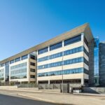 ALQUILER-OFICINAS-MADRID-EDIFICIO-NOVUS-EAST-CAMINO-FUENTE-DE-LA-MORA-1-28050-MADRID-exterior-edificio (3).jpg