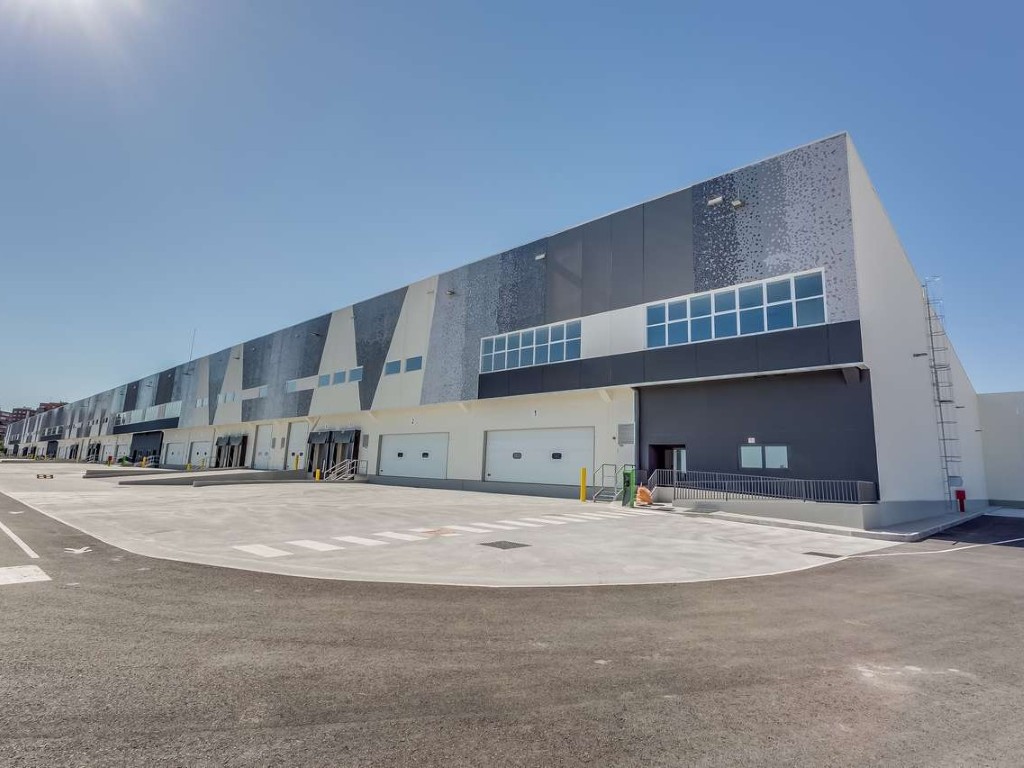 nave-industrial-logistica-alquiler-madrid-eduardo-barreiros-exterior-2.jpg