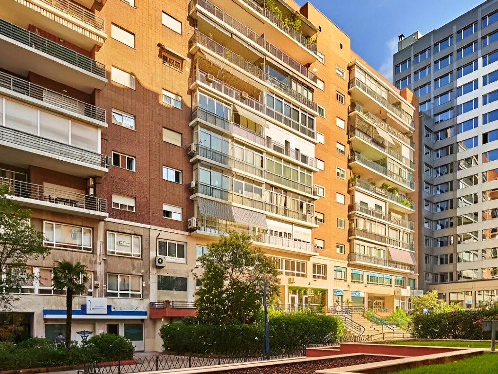 ALQUILER-OFICINAS-MADRID-PASEO-DE-LA-CASTELLANA-131-MADRID-EDIFICIO.jpg