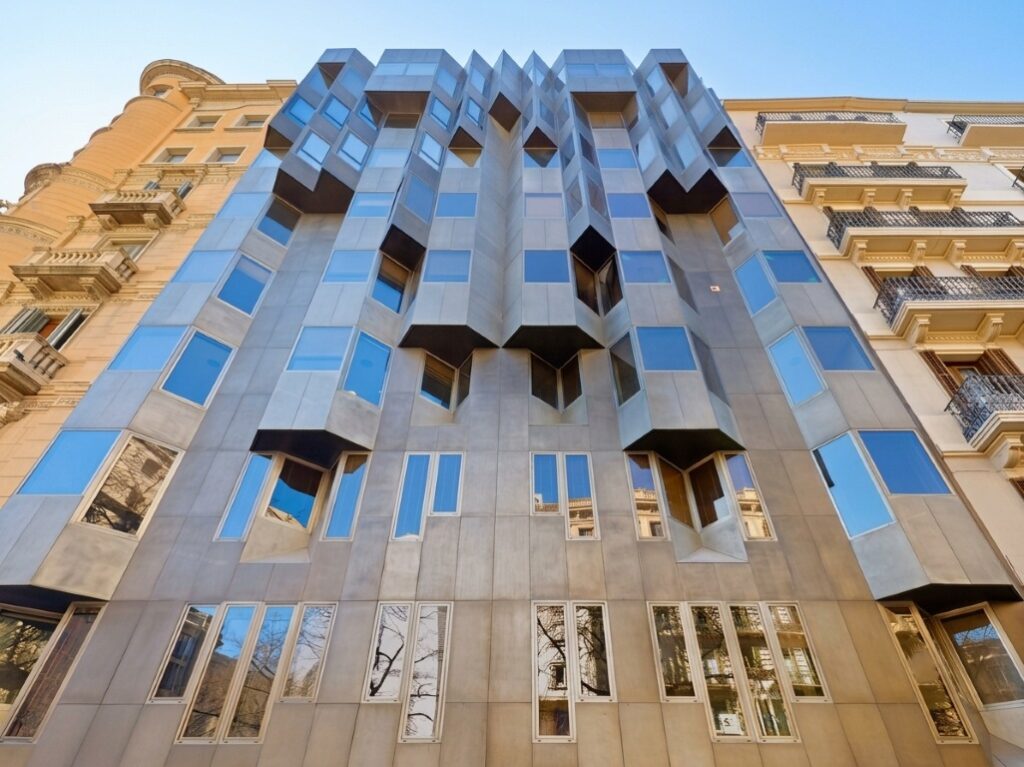 ALQUILER-OFICINAS-RAMBLA-DE-CATALUNYA-91-93-08008-BARCELONA-FACHADA-.jpg