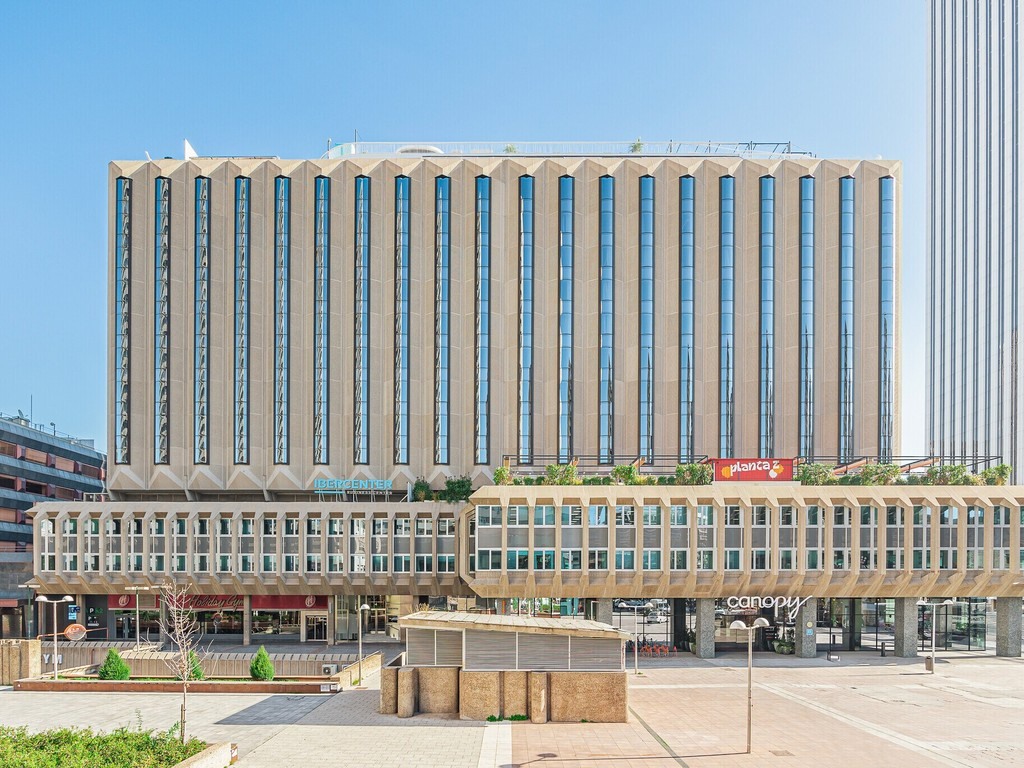 Alquiler-Oficinas-Plaza-De-Carlos-Trias-Bertran-4-Madrid-Exterior