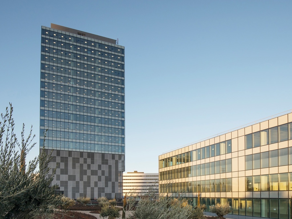 Alquiler-Oficinas-Torre-Chamartin-Calle-De-Dulce-Chacon-55-Madrid-Fachada