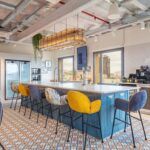 alquiler-oficinas-coworking-barcelona-OneCoWork-Portal-del-angel-sala-cocina.jpg