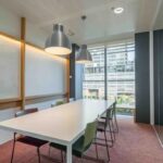 alquiler-oficinas-coworking-barcelona-utopicus-glories-sala-reunion.jpg