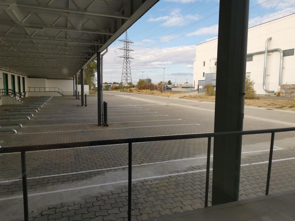 nave-industrial-logistico-alquiler-madrid-alcala-de-henares-exterior-2.jpg